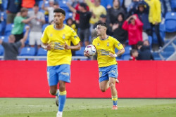 Las Palmas roza la salvación y el Betis abre la puerta a la Real Sociedad