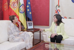 Las presidentas de Navarra y La Rioja, las dos &uacute;nicas mandatarias auton&oacute;micas presentes en el Congreso