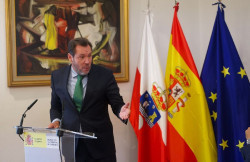 Las pruebas en v&iacute;a de los nuevos trenes de Cantabria empezar&aacute;n en octubre, seg&uacute;n el ministro