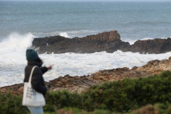 Las temperaturas bajar&aacute;n este domingo en casi todo el pa&iacute;s con riesgo por olas y viento en el norte y Baleares