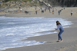 Las temperaturas m&aacute;ximas aumentar&aacute;n este lunes de forma generalizada en Espa&ntilde;a, con 4 CCAA en riesgo por oleaje y lluvia
