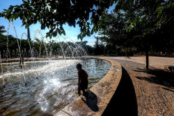 Las temperaturas ser&aacute;n muy elevadas este domingo en casi todo el pa&iacute;s, con Pa&iacute;s Vasco y Cantabria en riesgo extremo