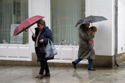 Las temperaturas siguen su ascenso ma&ntilde;ana pero caen el domingo, cuando se esperan lluvias abundantes por el oeste