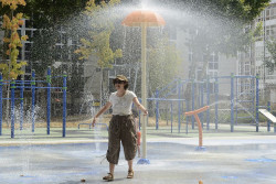 Las temperaturas suben en casi toda Espa&ntilde;a, con hasta 28&ordm;C en el sur, y habr&aacute; aviso por olas en Galicia