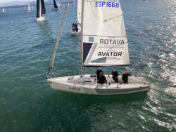 Las tripulaciones del Edificio Castelar y del Fredo la Estrella del Norte se repartieron las victorias en el J80 Santanderino