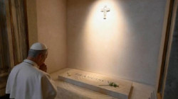 Le&oacute;n XIV visita Santa Mar&iacute;a la Mayor para rezar ante la tumba de Francisco