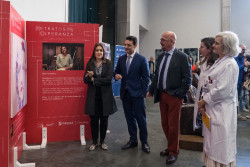 Llega a Valdecilla una exposición para dar más visibilidad al cáncer de mama "más agresivo"