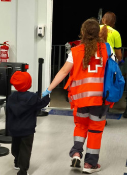 Llega  una patera con cuatro migrantes a bordo en la costa de Santa Luc&iacute;a de Tirajana (Gran Canaria)