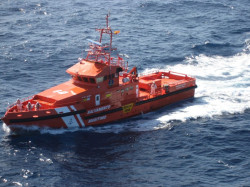 Llegan en las &uacute;ltimas horas otros siete cayucos con 526 inmigrantes en aguas de Canarias