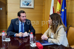 Llegó, vio y se marchó.       Carlos Magdalena