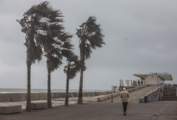 Lluvia, fen&oacute;menos costeros y vientos de hasta 90 km/h activar&aacute;n ma&ntilde;ana los avisos en nueve comunidades aut&oacute;nomas