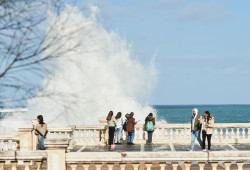 Lluvias, vientos y oleaje pondr&aacute;n ma&ntilde;ana en riesgo a 13 provincias de la mitad norte