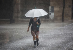Lluvias y tormentas ponen en riesgo a Teruel, Castell&oacute;n, Barcelona y Gerona, con valores de hasta 50 l/m2