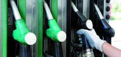Los carburantes encadenan su quinta subida en pleno verano y acumulan un encarecimiento de casi el 20%