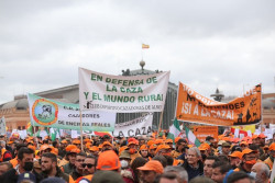 Los cazadores gritan "basta" a las "pol&iacute;ticas anticaza" del Gobierno: "No puede prohibir el plomo"