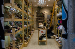 Los comercios cántabros abrirán los festivos de Jueves Santo, La Asunción, Todos los Santos y la Constitución