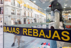 Los comercios cántabros notan "desinterés" por las rebajas y beneficios "menos boyantes"