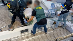Los cuatro tripulantes del velero cargado de coca&iacute;na pasan hoy a disposici&oacute;n judicial