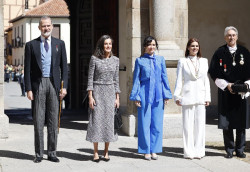 Los héroes quijotescos de Luis Mateo Díez acaparan el Premio Cervantes con la atenta presencia de Sánchez y Ayuso