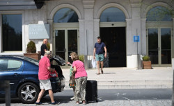 Los hosteleros cántabros, "preocupados" por las pernoctaciones y la "proliferación" de viviendas turísticas "ilegales"