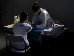  Los m&eacute;dicos avisan de los peligros de los autotest Covid y rechazan que las farmacias hagan los de ant&iacute;genos