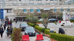 Los m&eacute;dicos del Hospital Gemelli se&ntilde;alan una mejor&iacute;a en la salud del Papa pero precisan: "No est&aacute; fuera de peligro"