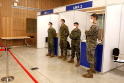 Los militares ya han vacunado a m&aacute;s 20.000 personas en las trece CCAA 