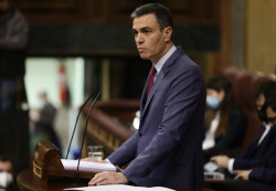 Los ministros comunistas en desacuerdo de enviar armas a los ucranianos pero no dimiten 