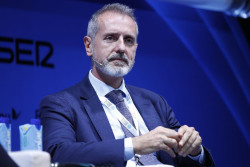 Los presidentes de Indra y Telef&oacute;nica, citados el jueves en el Parlamento tras los cambios en las empresas