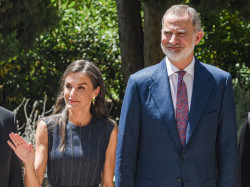 Los Reyes Felipe y Letizia, con la gente afectada por los incendios y Sanchez en la tumbona de la Mareta
