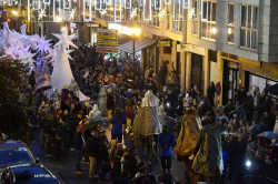 Los Reyes Magos reparten este lunes ilusi&oacute;n por toda Espa&ntilde;a aunque `Francis` modifica el horario de varias cabalgatas