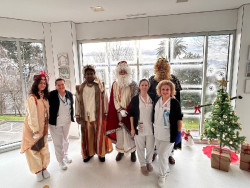 Los Reyes Magos visitan a los pacientes del Hospital Santa Clotilde