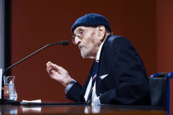 Los Reyes presiden hoy la entrega del Premio Cervantes 2024 a Álvaro Pombo