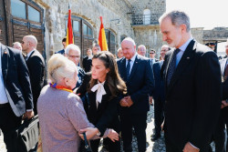 Los Reyes rinden homenaje a las v&iacute;ctimas espa&ntilde;olas de Mauthausen en el 80 aniversario de la liberaci&oacute;n del campo