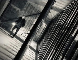 Los vecinos de Ronda Garcilaso denuncian que viven una "pesadilla" tras 4 años con el edificio apuntalado