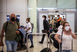 Los viajeros extracomunitarios pueden entrar en Espa&ntilde;a con un test negativo desde este s&aacute;bado