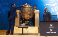  Loter&iacute;a.- El primer cuarto premio deja 560.000 euros en Santander, Hoznayo, Los Corrales y Santillana