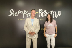 Louis Van Gaal y el CNIO lanzan la campaña `Siempre + Positivo` para recaudar fondos en investigación del cáncer