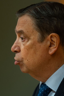 Luis Planas reivindica el "papel esencial" de las mujeres rurales en la transformaci&oacute;n de Espa&ntilde;a