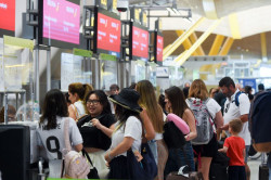 Madrid reprocha que el Gobierno no ataje "caos" ferroviario y en Barajas que afecta a la imagen de Espa&ntilde;a y al turismo
