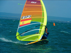 Manch&oacute;n a las puertas del Top10 en el Mundial de RS:X