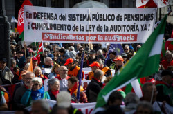 Manifestantes en Madrid piden subir las pensiones porque "hay dinero" y un reparto equitativo de recursos