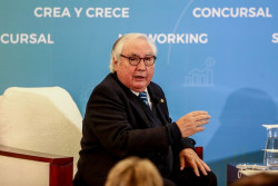 Manuel Castells,de Podemos, dimite de ministro de  Universidades porque se aburre