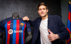 Marcos Alonso renueva con el FC Barcelona hasta 2024 con 50 millones de cl&aacute;usula