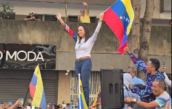 Maria Corina Machado reaparece en Caracas