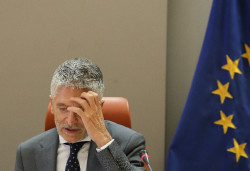 Marlaska desvincula al PSOE de la reuni&oacute;n D&iacute;az-Puigdemont  porque la socia de S&aacute;nchez fue a hablar del tiempo