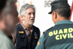 Marlaska, hace de hombre del tiempo, espera "tres d&iacute;as muy duros" por el calor 
