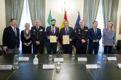 Marlaska negocia con Galicia, Arag&oacute;n y Valencia, una polic&iacute;a descafeinada cuando antes deber&iacute;a igualar los sueldos de todas las policias 