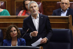 Marlaska no quiere admitir que entran inmigrantes por los cuatro puntos cardinales