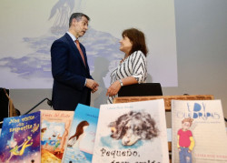 Martínez Abad destaca la importancia del libro para la "formación integral" de niños y jóvenes
